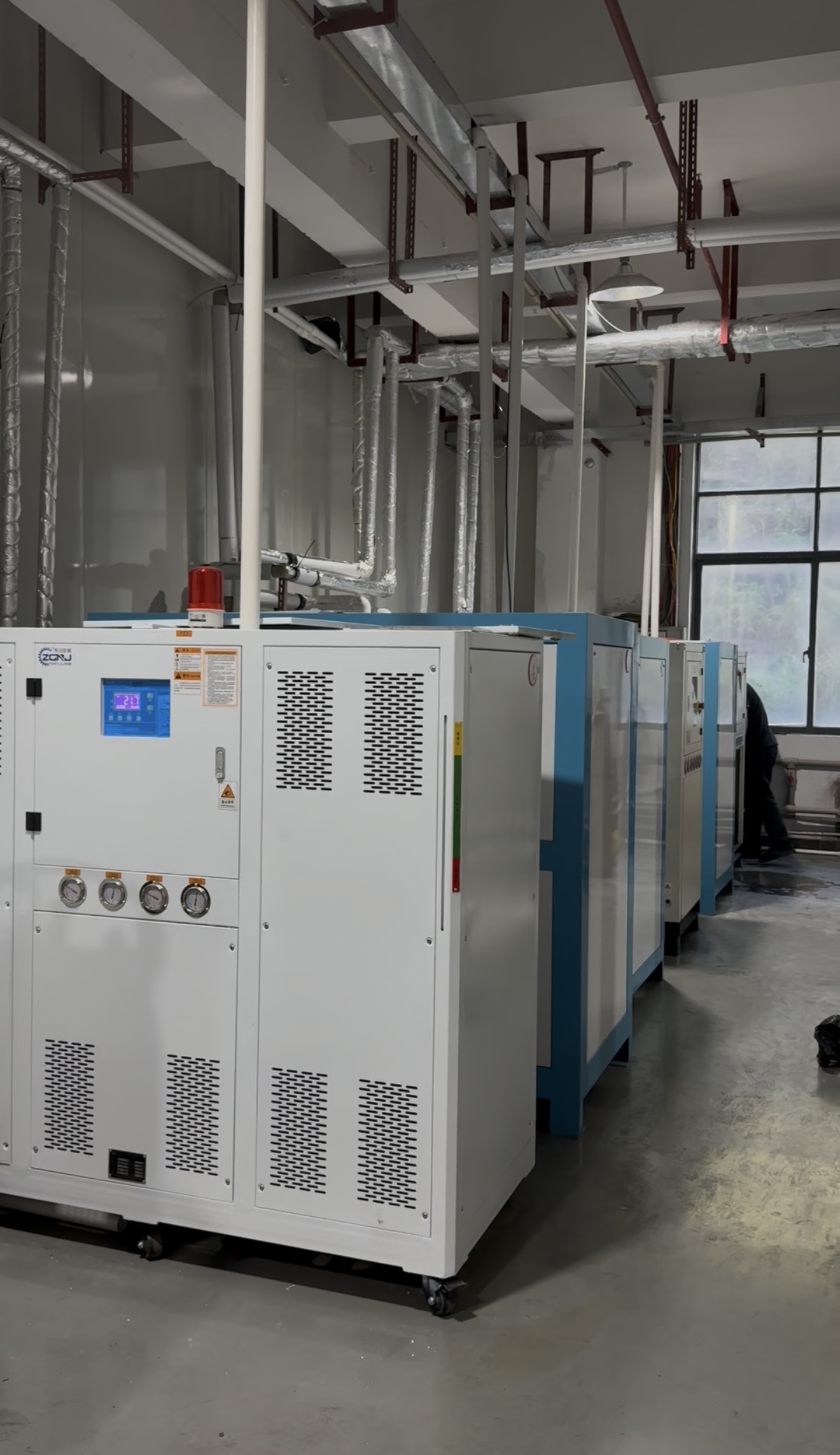 高端模具涂层厂家配备水冷式冷水机组